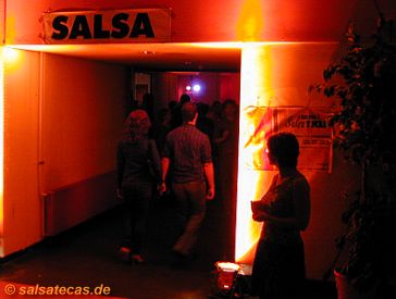Kln: Salsa in der Uni-Mensa